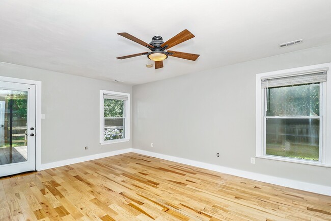 Building Photo - 2129 Agecroft Rd