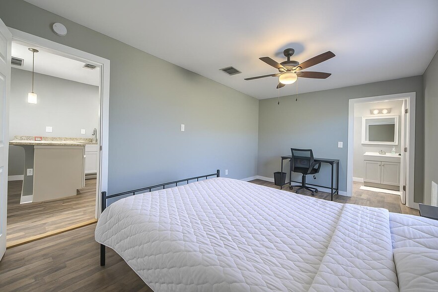 Building Photo - 427 E Southcross Blvd