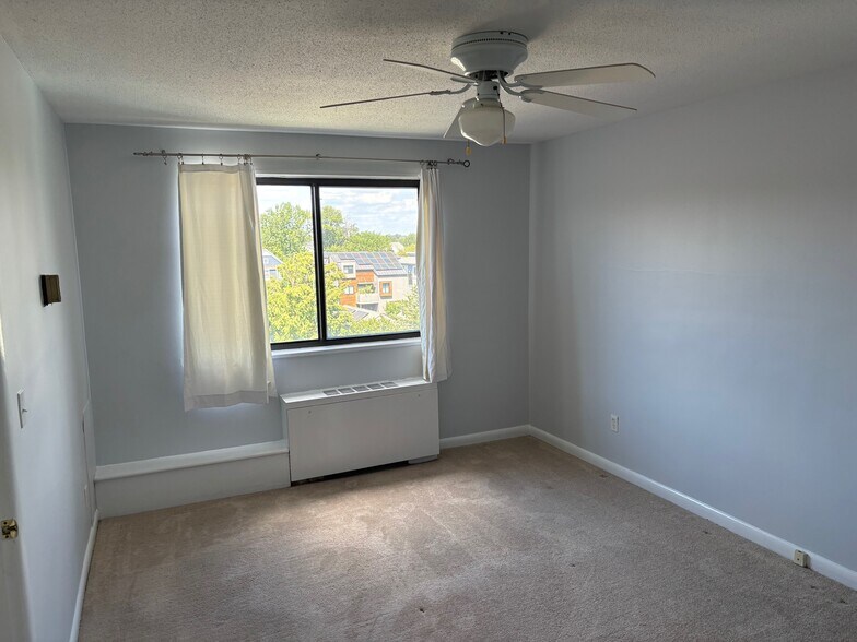 Bedroom - 3515 Washington Blvd