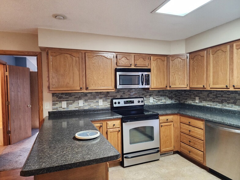 Building Photo - 3131 Dubuque St NE