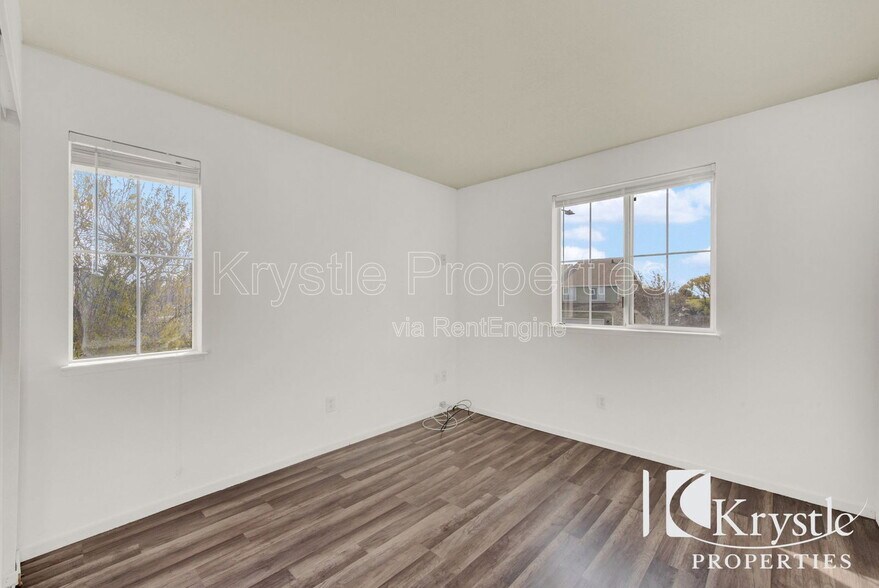 Building Photo - 322 Clearpointe Dr