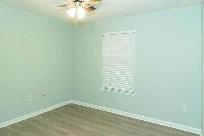 Building Photo - 511 Woodland Park Cir