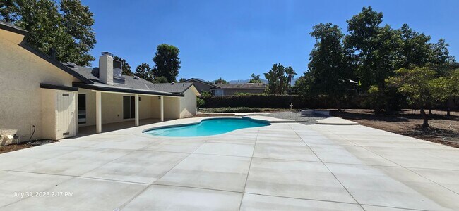 Building Photo - 3024 Sonrisa Dr