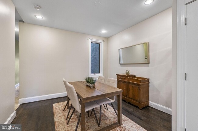 Building Photo - 145 D St SE