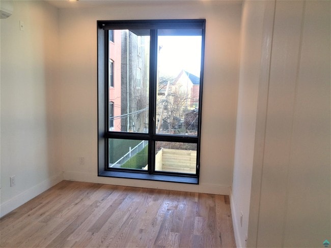 Building Photo - 691 Chauncey St