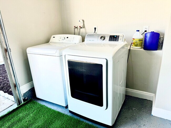 Building Photo - 13824 Powers Rd