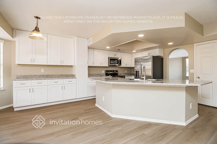 Building Photo - 302 S Quail Ln