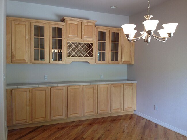 Building Photo - 5 Bd Ranch Home in School D-20