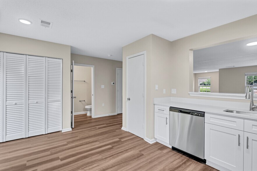 Building Photo - Willow Bend Townhomes