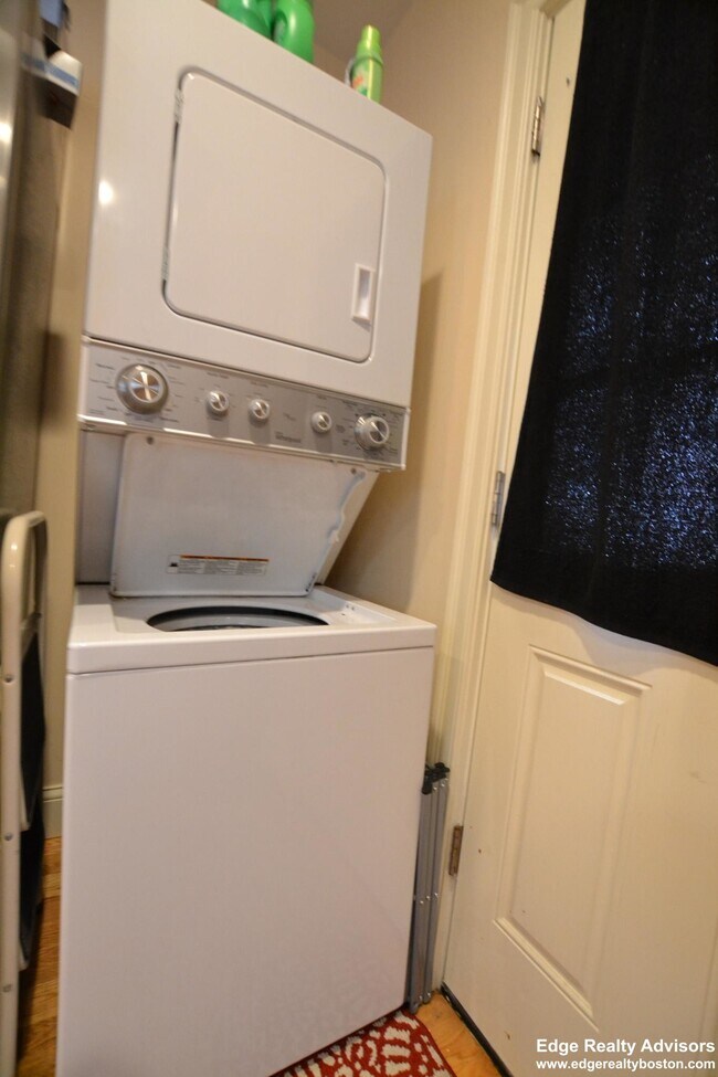 Building Photo - 43 Pratt St