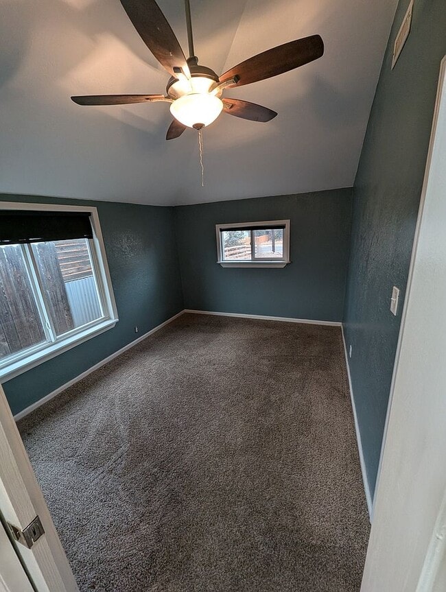 Building Photo - 1210 Syracuse St