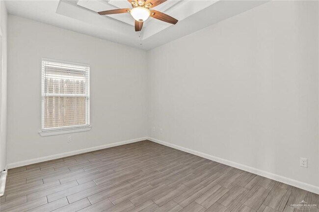 Building Photo - 704 E Myrtle Beach Ave