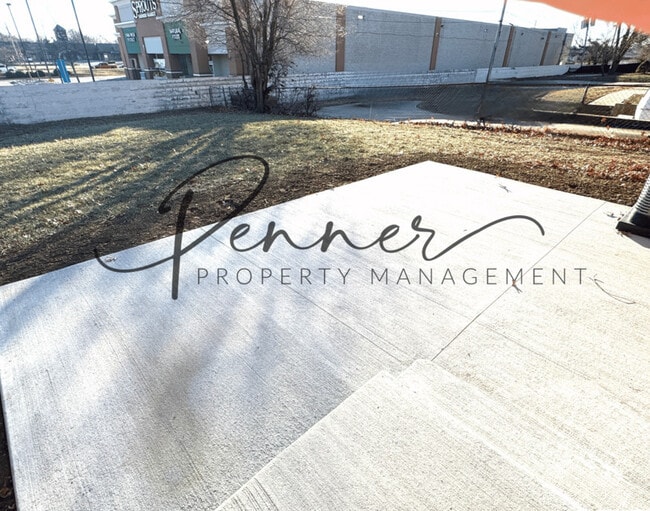 Building Photo - 807 NE Magellan Ave