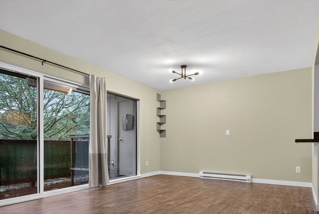 Building Photo - Condo / Apartment Unit