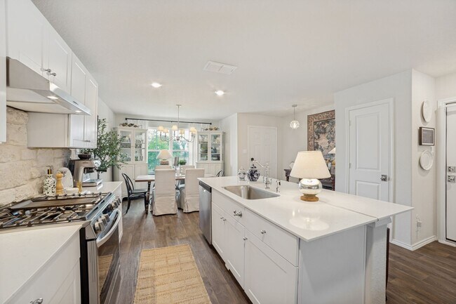 Building Photo - Beautiful 5-Bedroom Home in Riverstone at Westpointe
