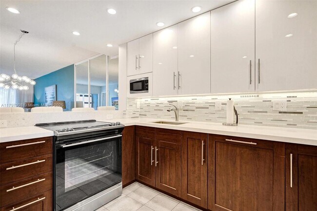 Building Photo - 450 Paradise Isle Blvd