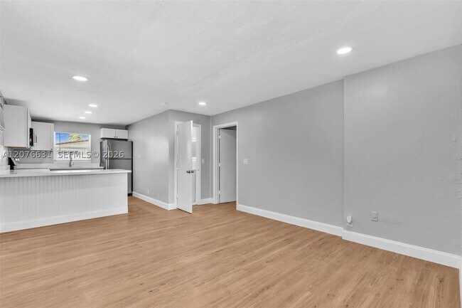 Building Photo - 163 NW 40th St