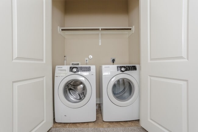 Building Photo - 10658 Clearview Villa Pl