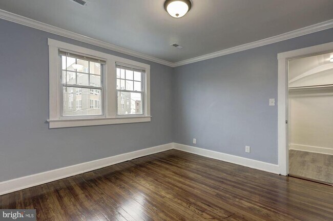 Building Photo - 811 Thayer Ave