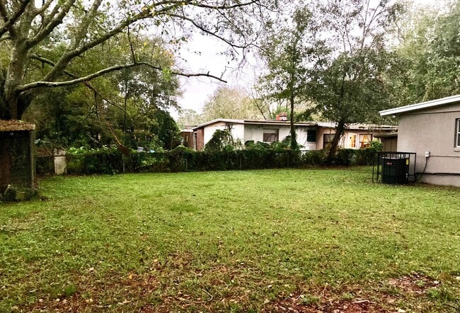 Building Photo - Charming Home in Established Jacksonville Neighborhood