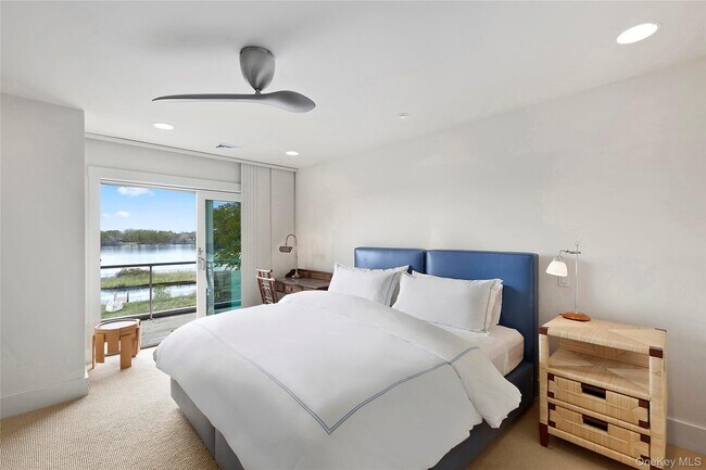 Building Photo - 316 Deerfield Rd