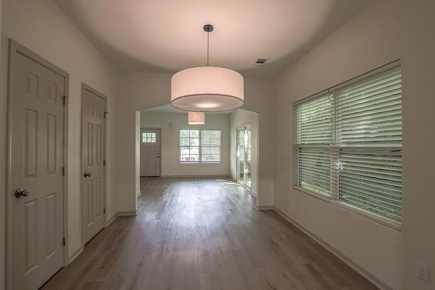 Building Photo - 70 Gardenia Dr NW