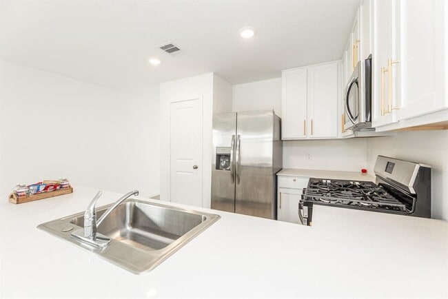 Building Photo - 6822 Date Palm Dr