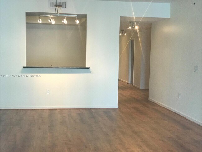 Building Photo - 3340 NE 190th St