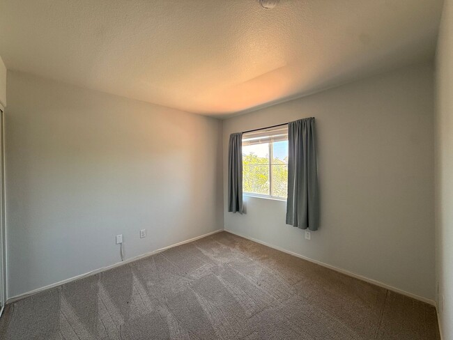 Building Photo - Spacious 4BD/2.5BA Home in Sorrento Valley with Pool, Backyard Patio & 2-Car Garage