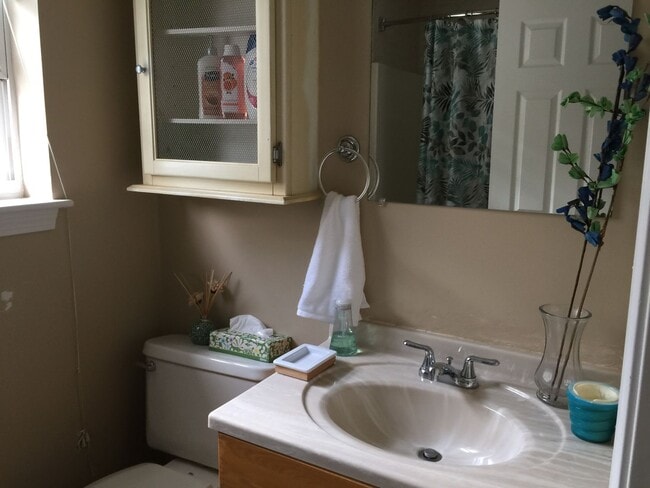 Building Photo - Beautiful 4 Bedroom house in Marlborough!