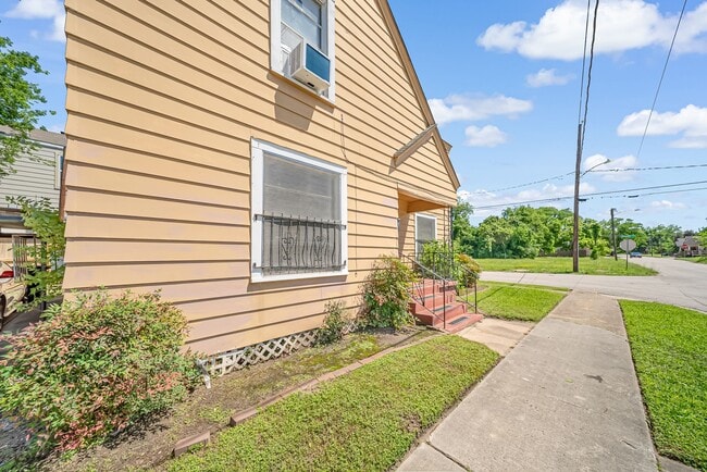 Building Photo - 2619 Nettleton St