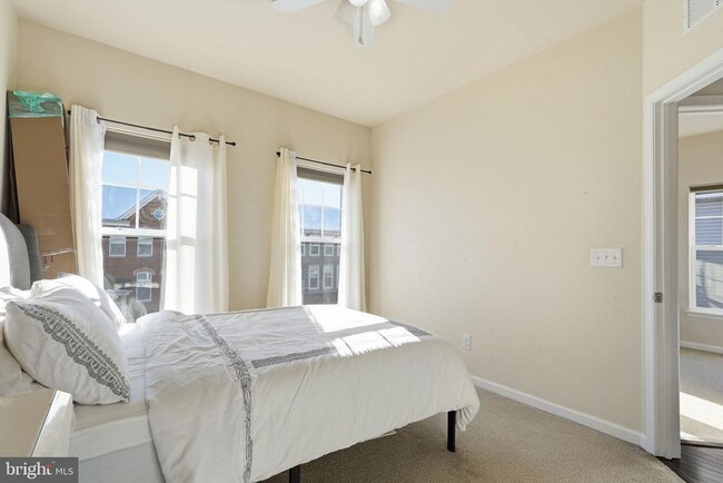 Building Photo - 9052 Isabel Ln