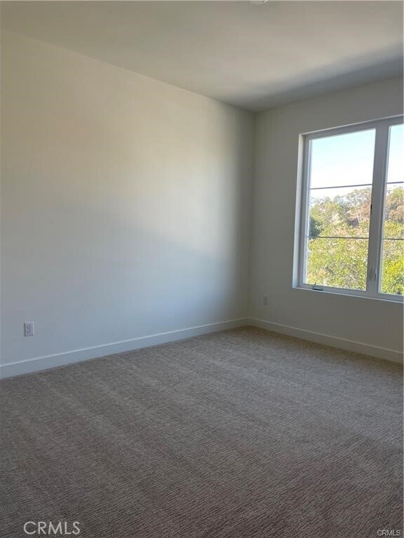 Building Photo - 3327 Doheny Way