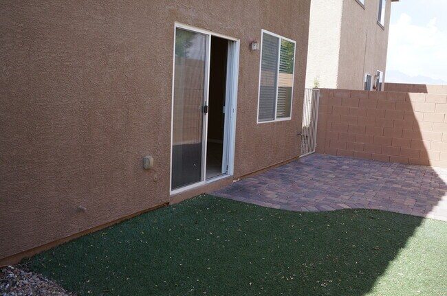 Building Photo - BEAUTIFUL SOUTH LAS VEGAS HOME IN A QUIET ...
