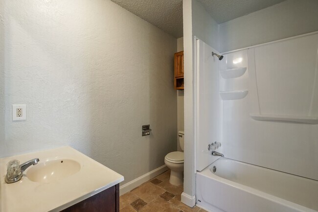 Building Photo - 3 bed 1 bath in Moore!