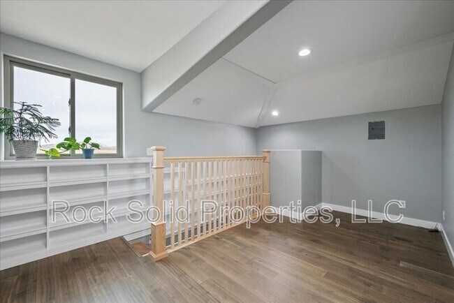 Building Photo - 753 Latigo Loop