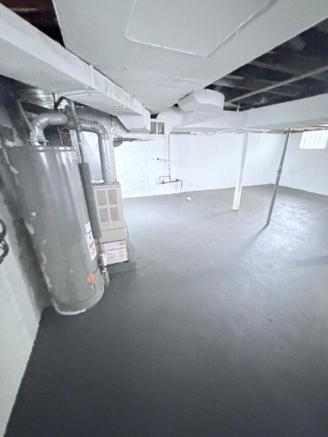 Building Photo - Spacious 4-Bedroom Single-Family Home with 2-Car Garage in Cleveland Heights