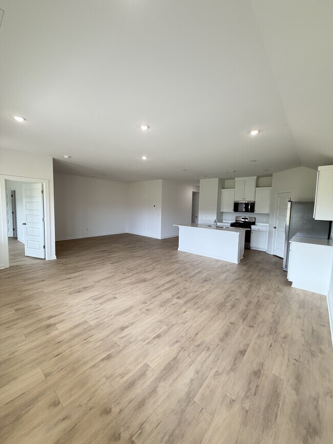 Building Photo - 562 Arizona St