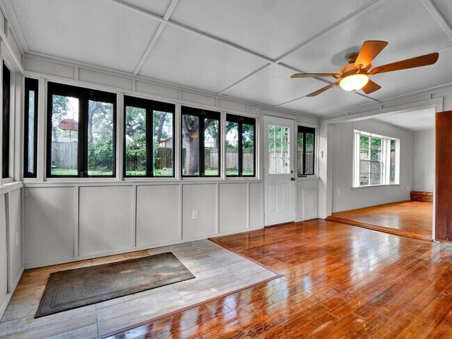 Building Photo - 7011 Whispering Oaks Dr