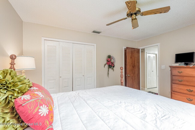 Building Photo - 307 La Paloma Ln