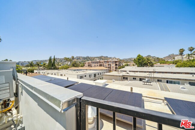 Building Photo - 1223 Hayworth Ave