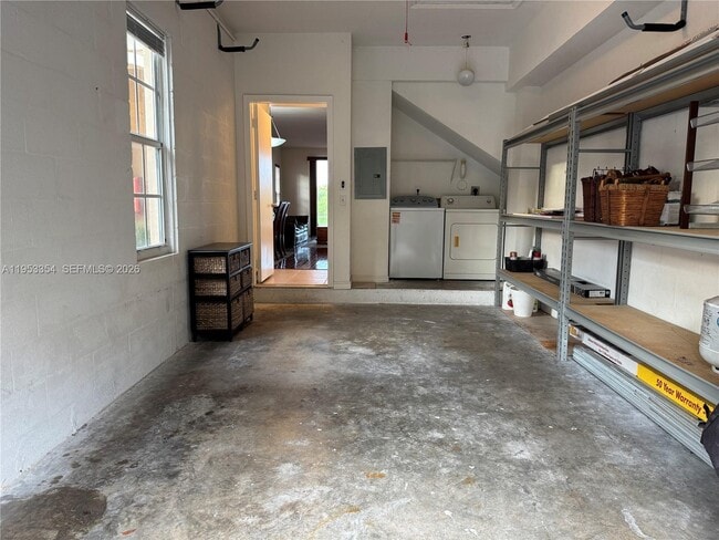 Building Photo - 2557 Centergate Dr