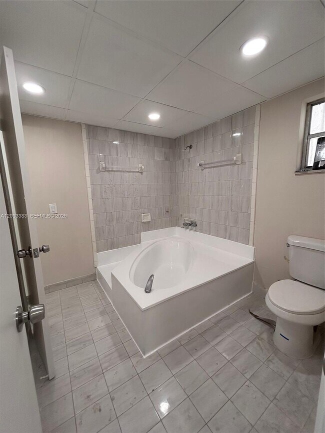 Building Photo - 1950 W 54th St