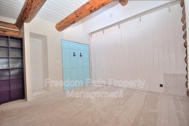 Building Photo - 480 Sunnyside Ridge Rd