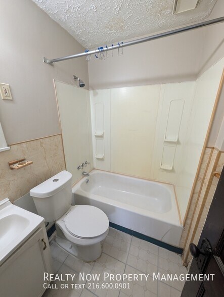 Building Photo - 3431 W 91st St