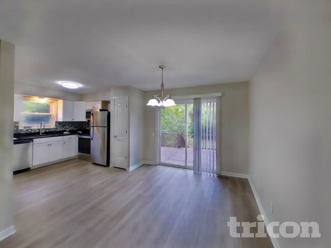 Building Photo - 2415 Sarthe Ct