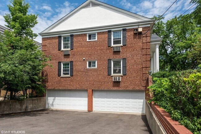 Building Photo - 1500 W Touhy Ave