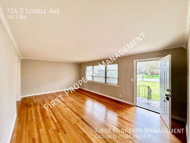 Building Photo - 724 S Lovell Ave