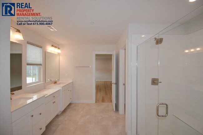Building Photo - Luxury 4 bd 3.5 bath with office, bonus ro...