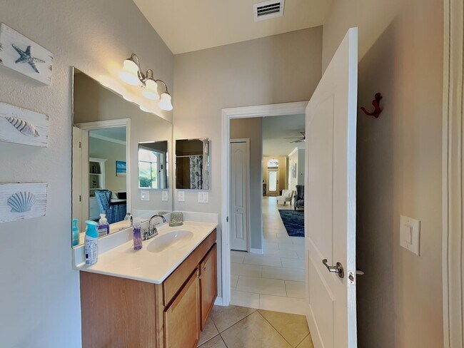 Building Photo - 11280 Reflection Isles Blvd